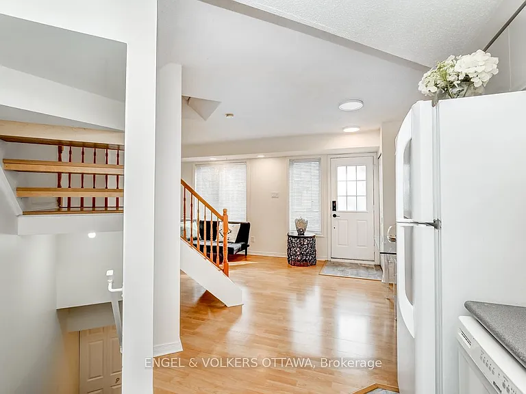 158 Rochester St W — Photo 9