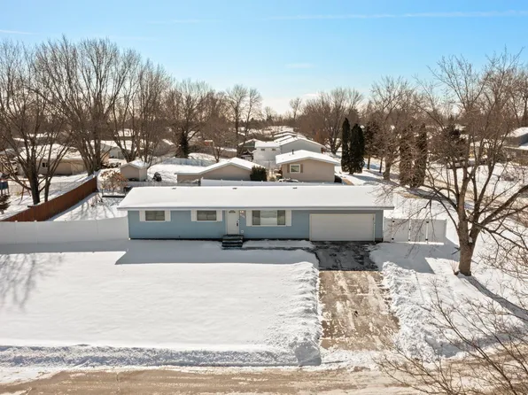 6847 8th Street Ln N, Oakdale, MN 55128