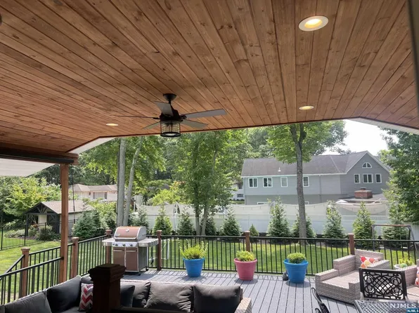 22 2nd St, Norwood, NJ 07648