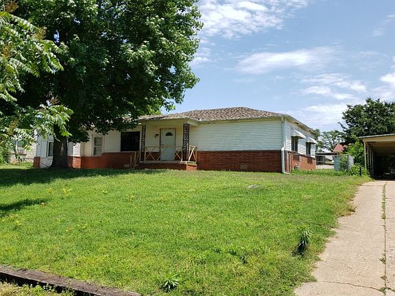 2nd image of 104 S Oak Ave