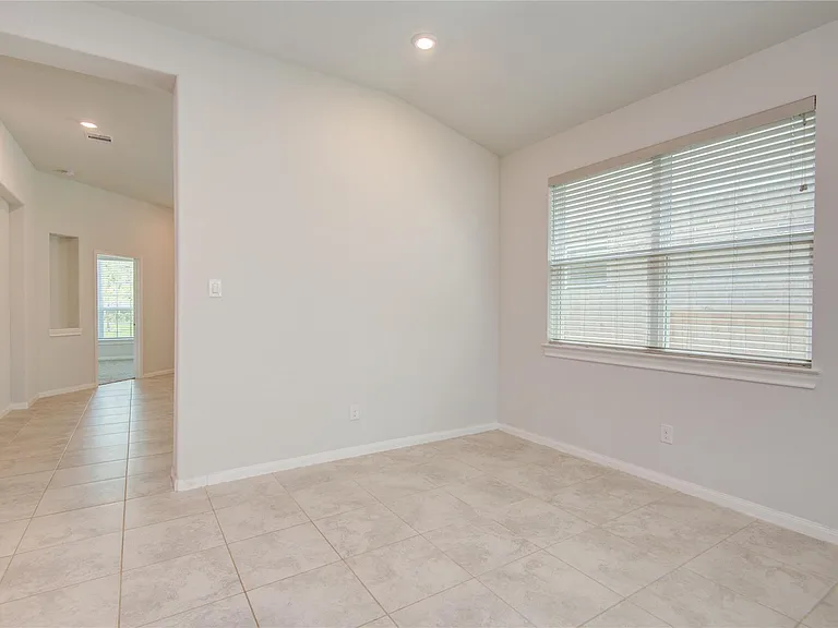 2425 Temple Crag Dr — Photo 9