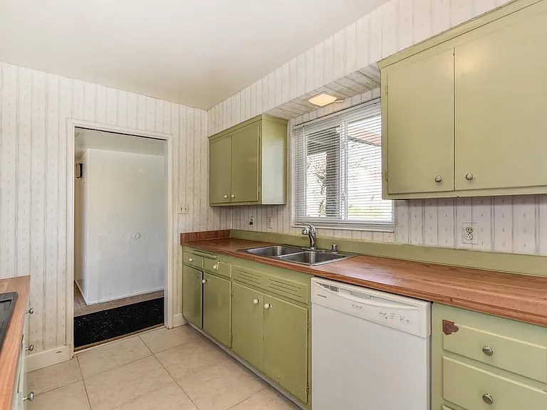 1302 Frances Dr — Photo 11