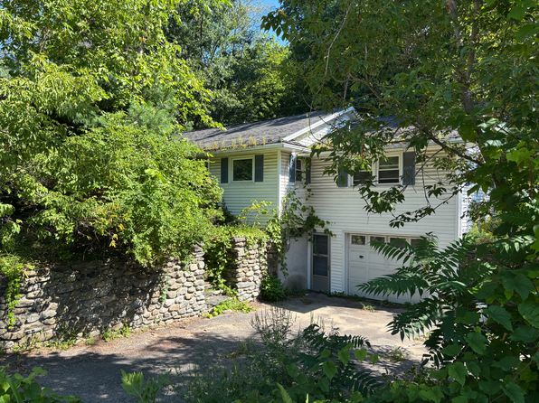 2061 Main St