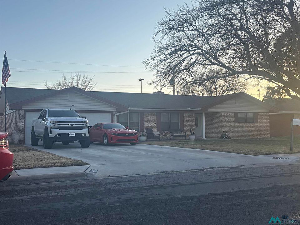 1st image of 631 W Silver Dr