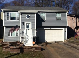 28 S Maple Ave, Fox Lake, IL 60020