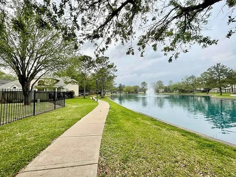 2526 Lake Dale Ln — Photo 31
