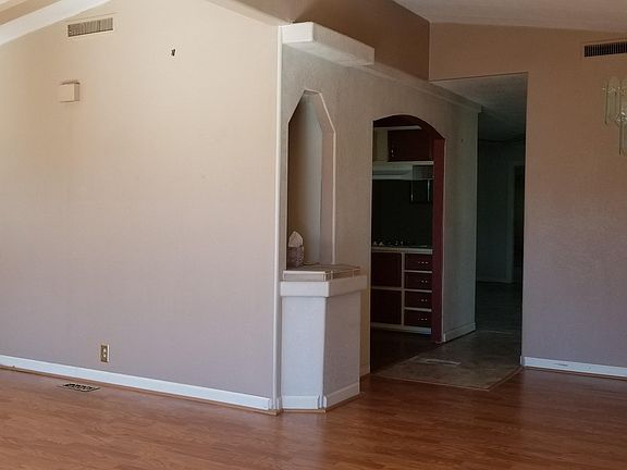 4th image of 306 Coble Dr