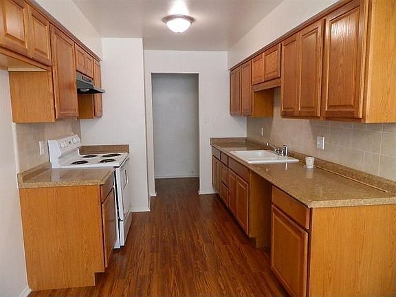 3rd image of 4540 N Hughes Ave