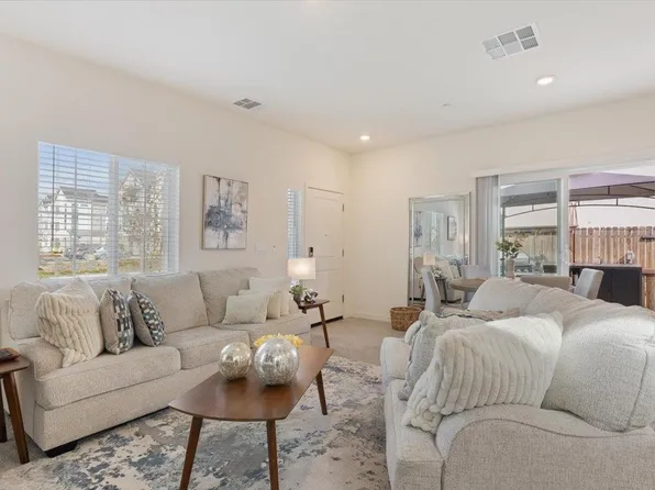 1017 San Anselmo Ln, Roseville, CA 95747