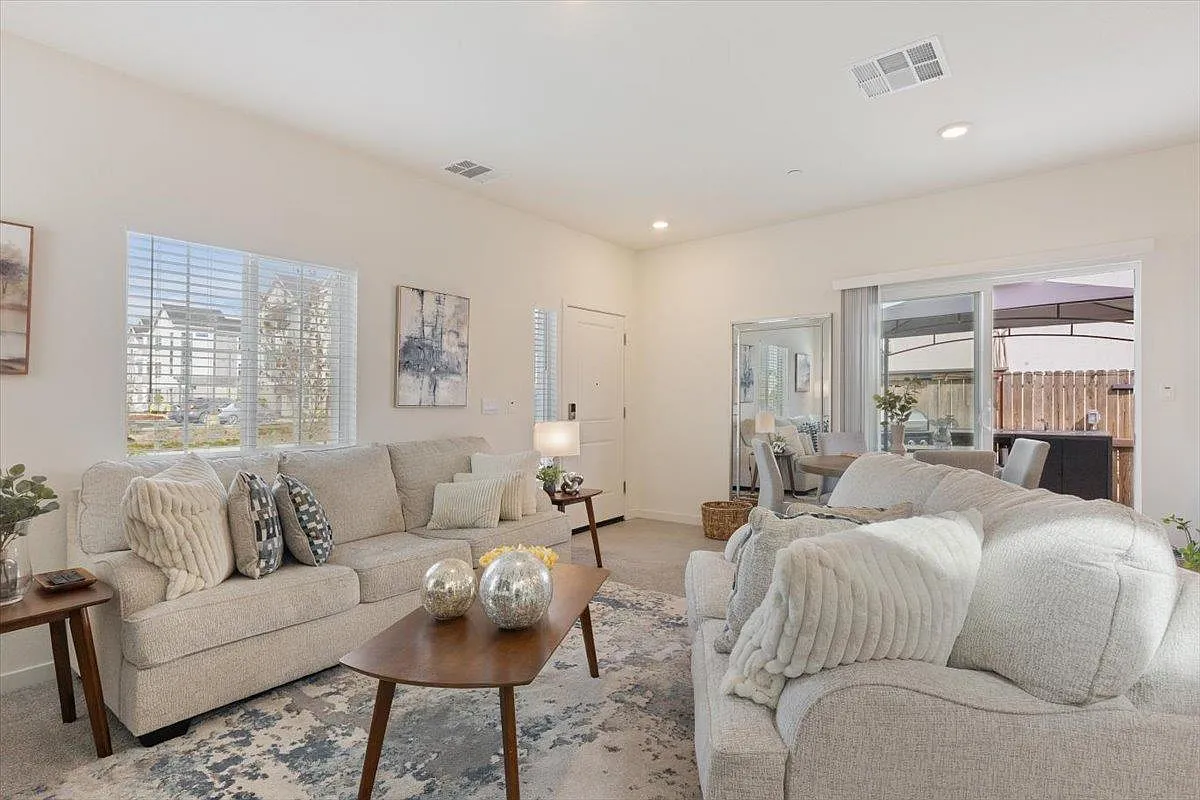 1017 San Anselmo Ln photo 1