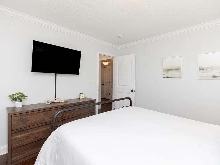 Bedroom 2 w/Queen Bed & TV streaming