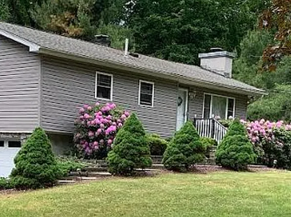 15 Julie Dr, Hopewell Junction, NY 12533