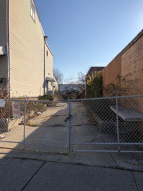 1st image of 406 W Side Ave