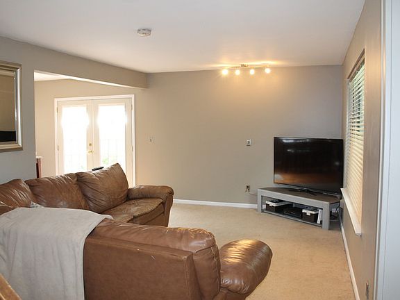 2nd image of 35 Whittney Ct