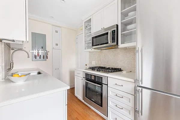 Rented by Compass | media 10