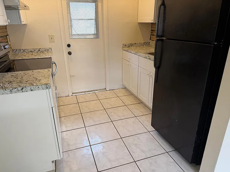 728 SW 7th St #1-2 — Photo 3
