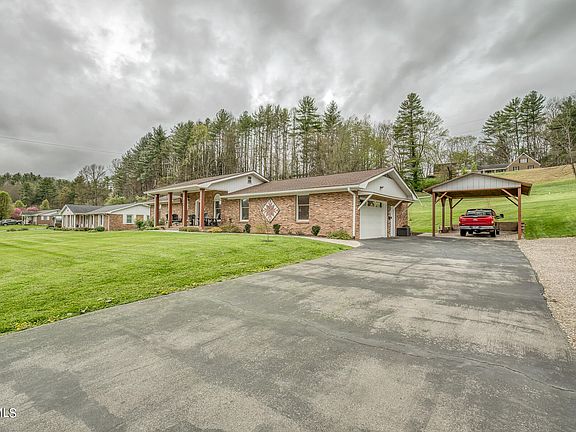 3rd image of 273 Circle Dr