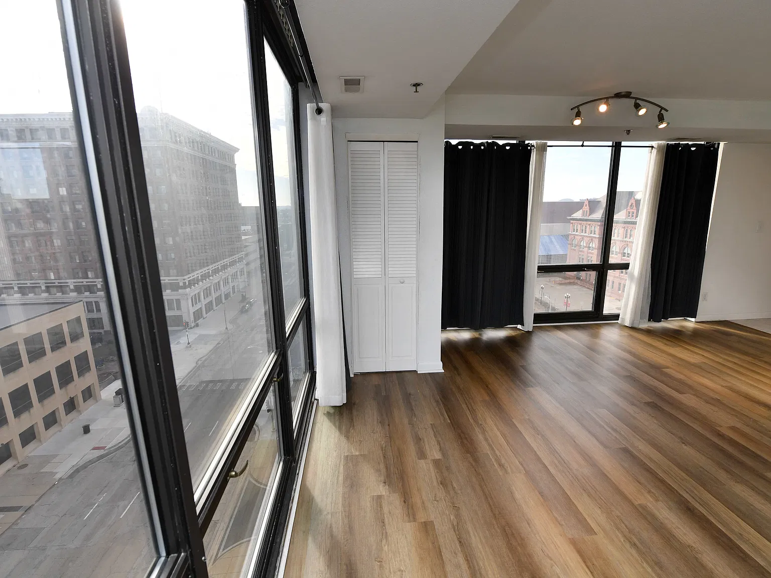 2 bed, 1199 sqft, $1,750 — Photo 3