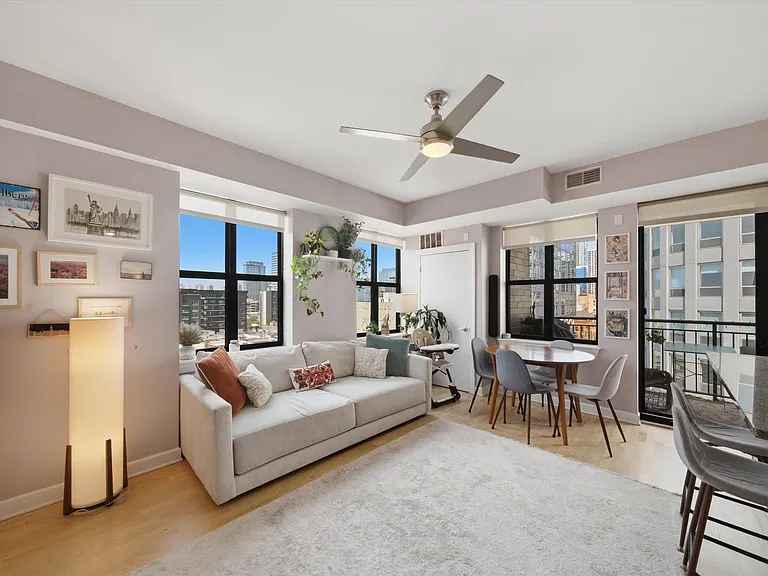 451 W Huron St #907 — Photo 2