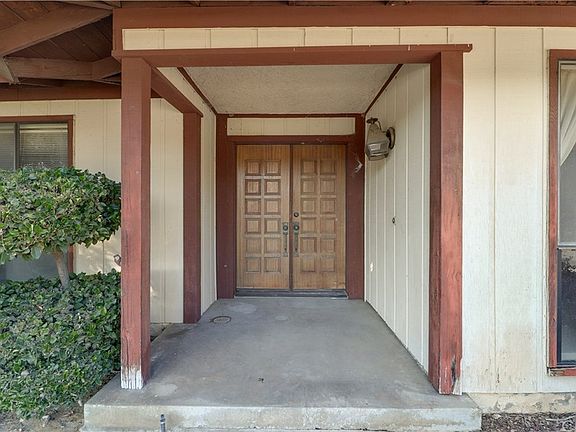 5th image of 1641 Camelot Dr