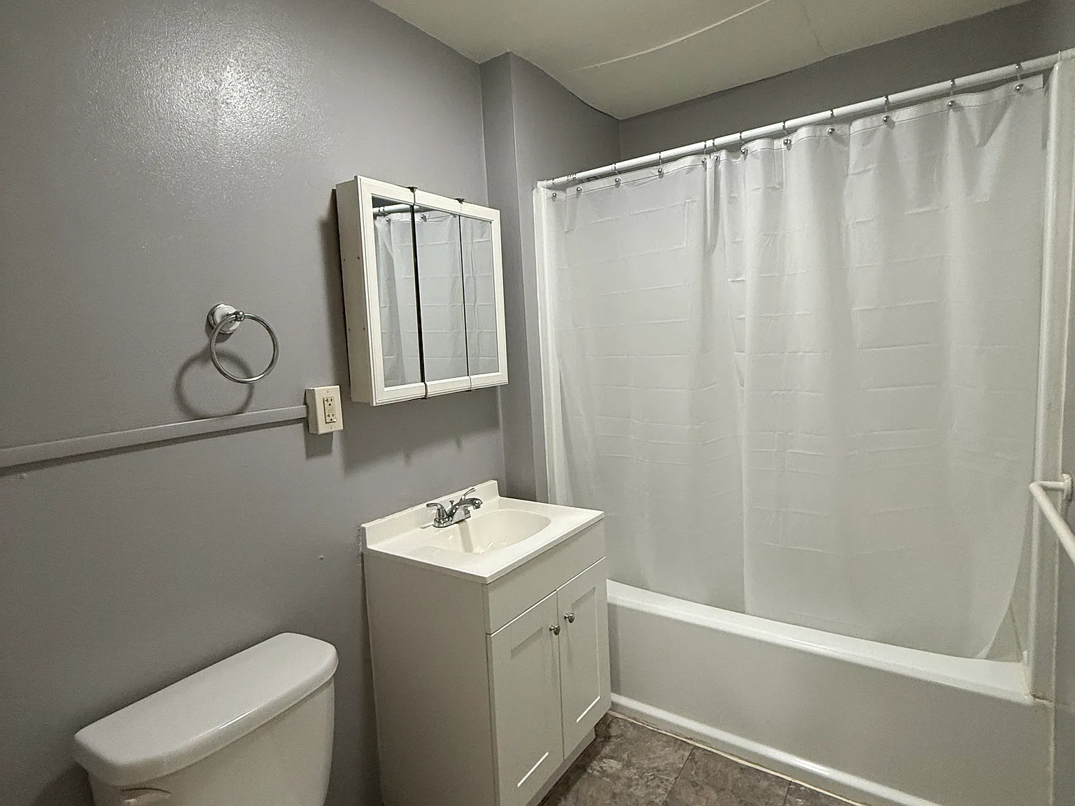 2 bed, 900 sqft, $1,225 — Photo 2