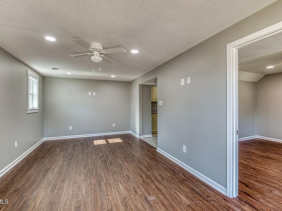 3rd image of 1216 Norway St #102
