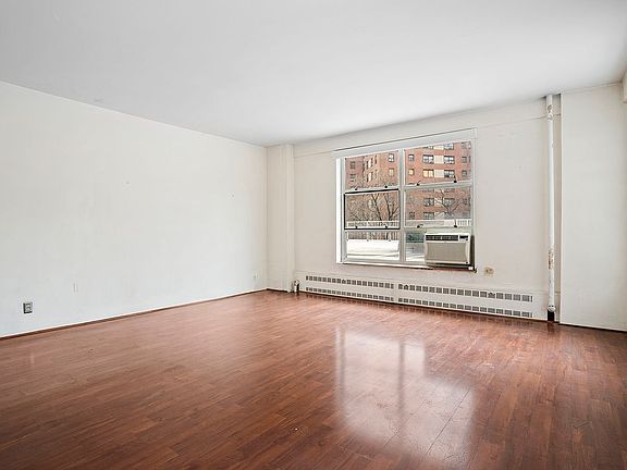 2nd image of 70 La Salle St #2E