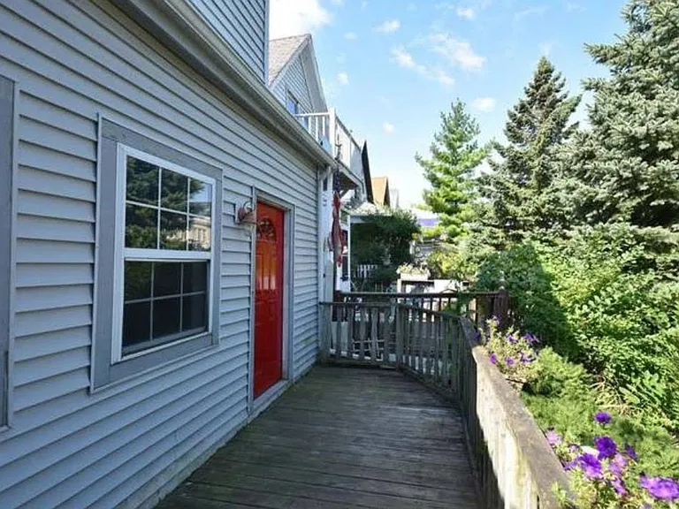 1537 E North Ave — Photo 2