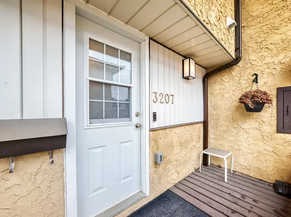 3207 139th Ave NW, Edmonton, AB T5Y 1T2