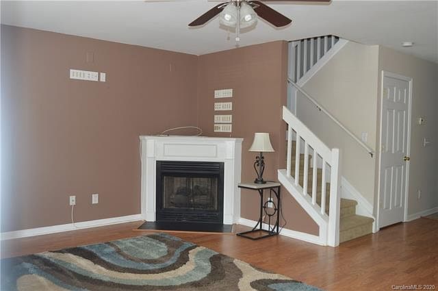 1st image of 414 Scarlett Ln