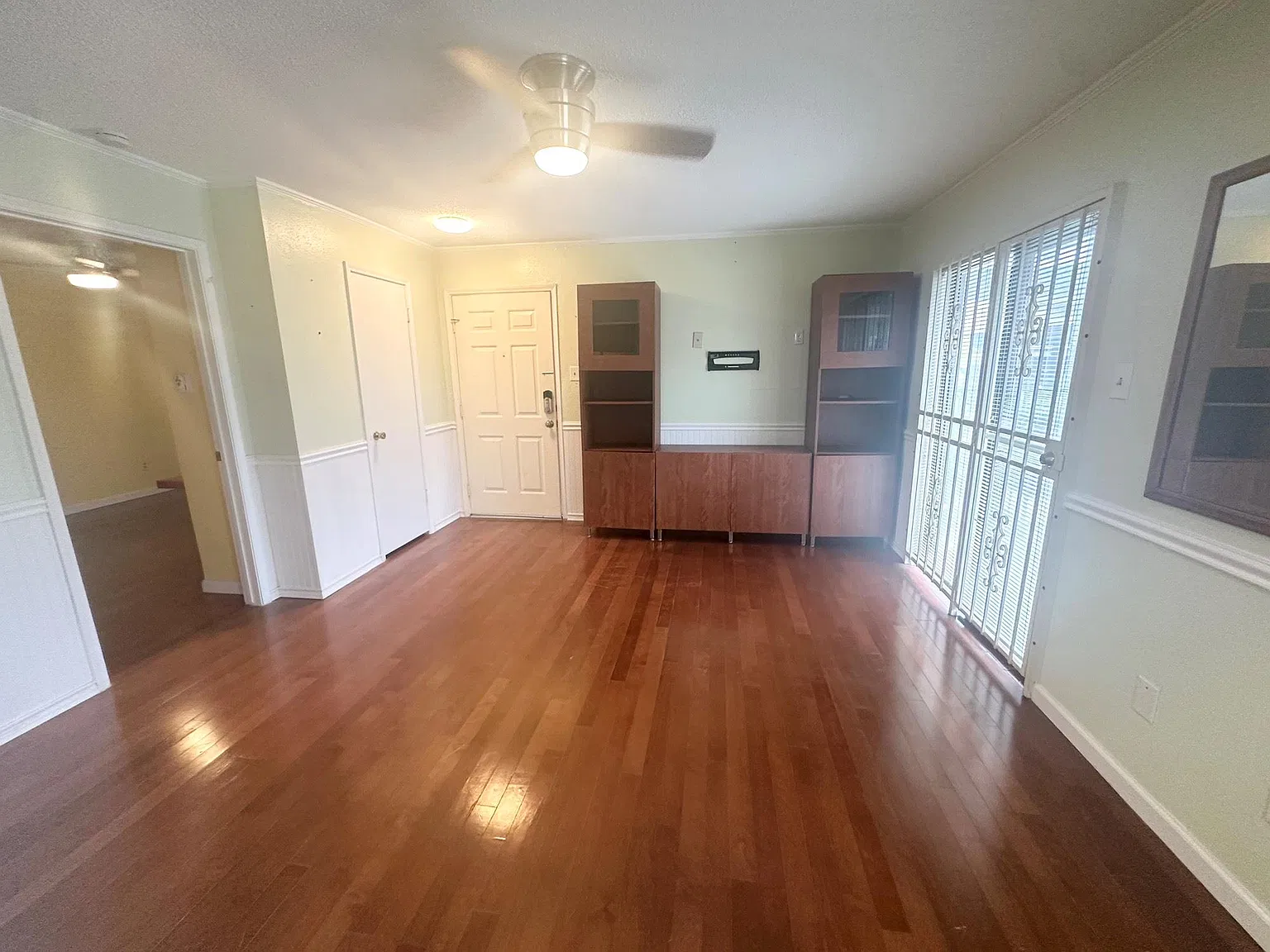 1 bed, 1.0 bath, 704 sqft, $1,025 — Photo 2