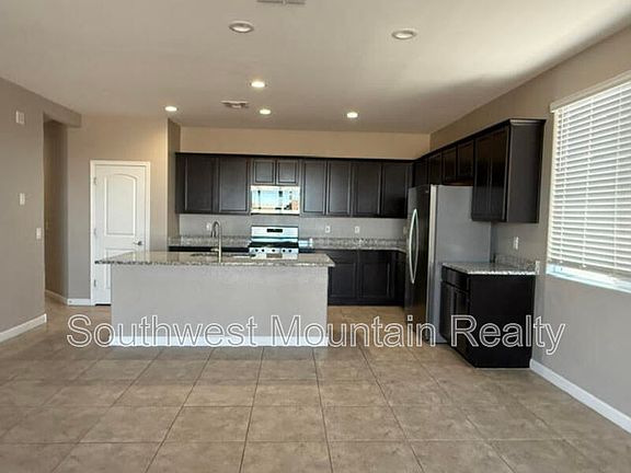 3rd image of 2226 N Comiskey Dr