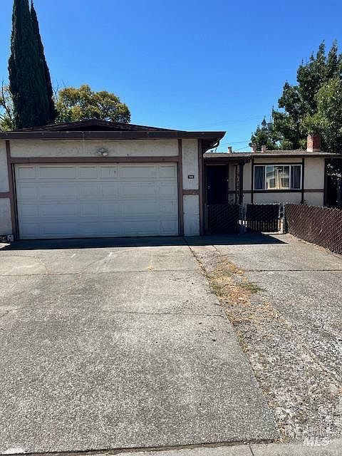 2nd image of 725 Meadowlark Drive