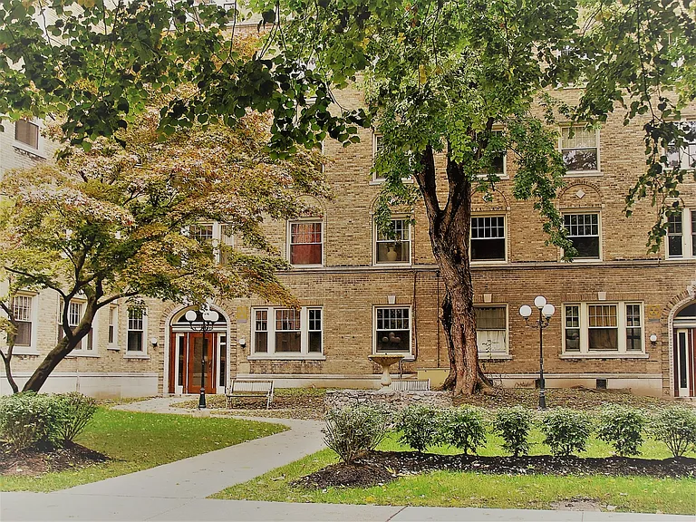 Elliott Apartments — Photo 32