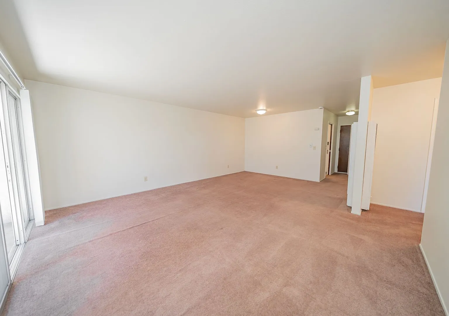 580 Jean St — Photo 4