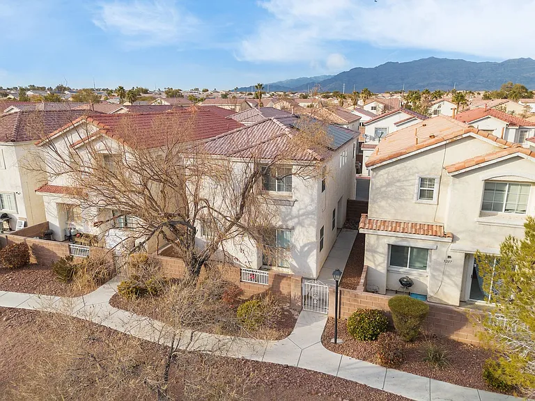 3211 Sunrise Cove Ave — Photo 23