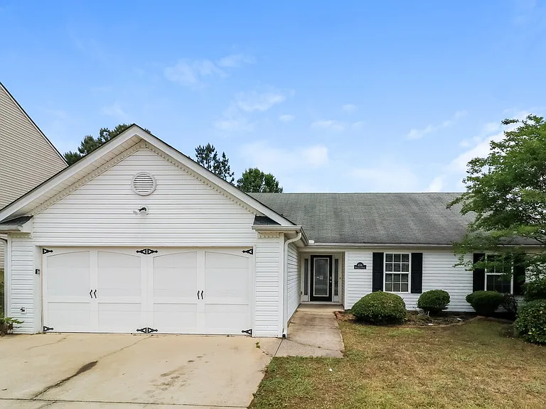 226 Overlook Ct — Photo 1