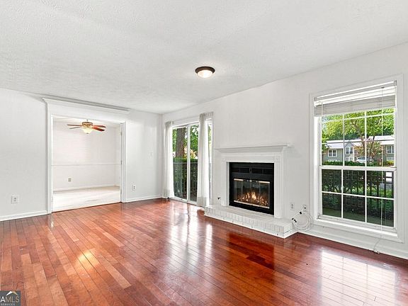 3rd image of 2901 Lenox Rd NE #902