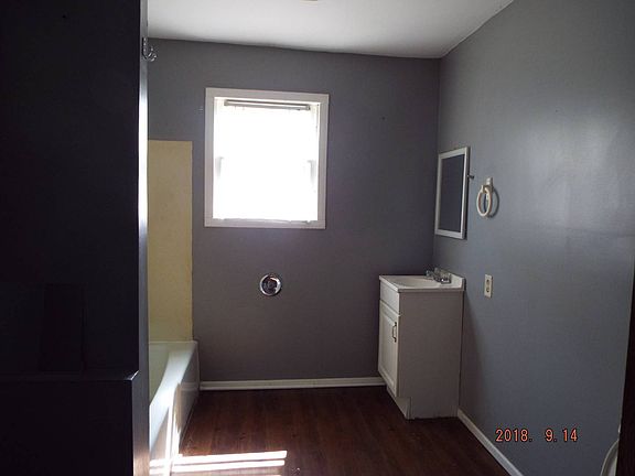 4th image of 228 Keeling St