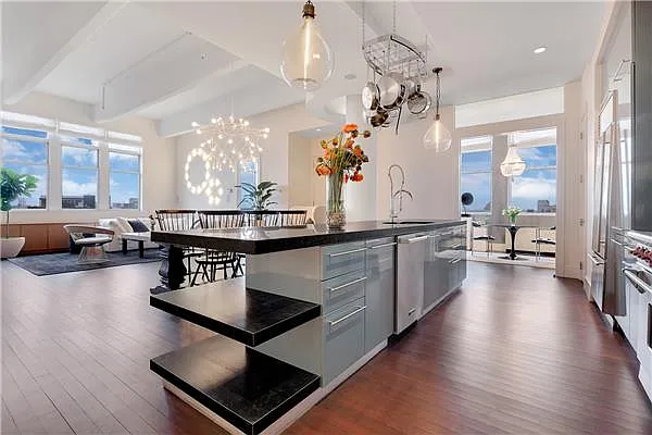 Sold by R New York | media 1