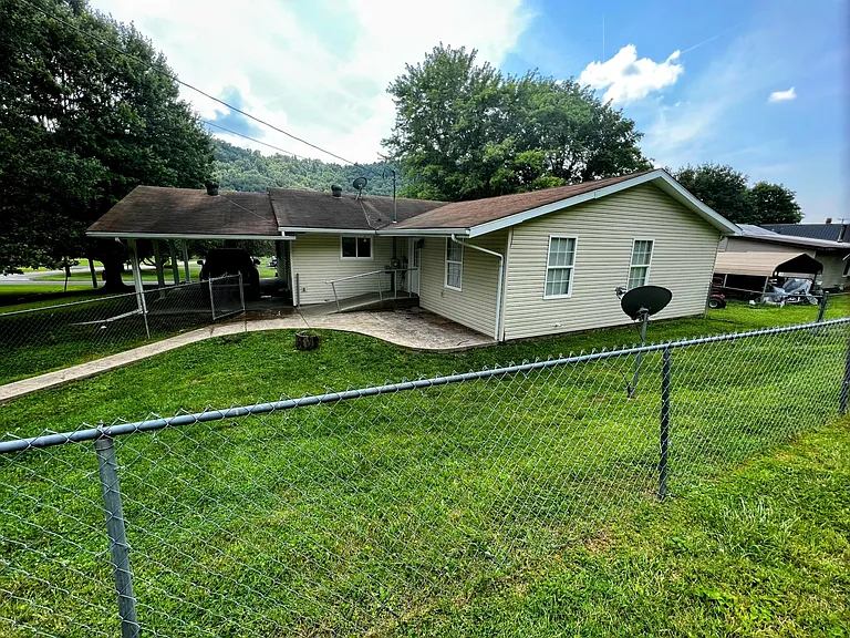 828 Dry Creek Rd — Photo 3