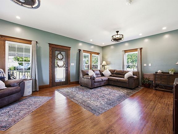 4th image of 210 Walnut St