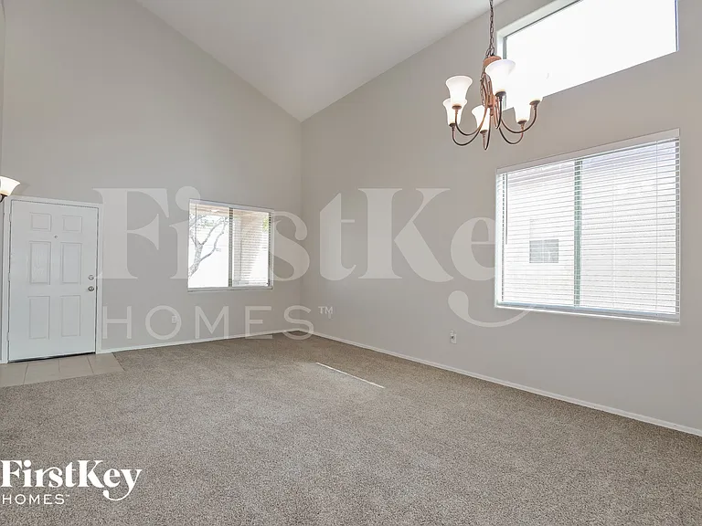 10616 S Lucius Dr — Photo 2