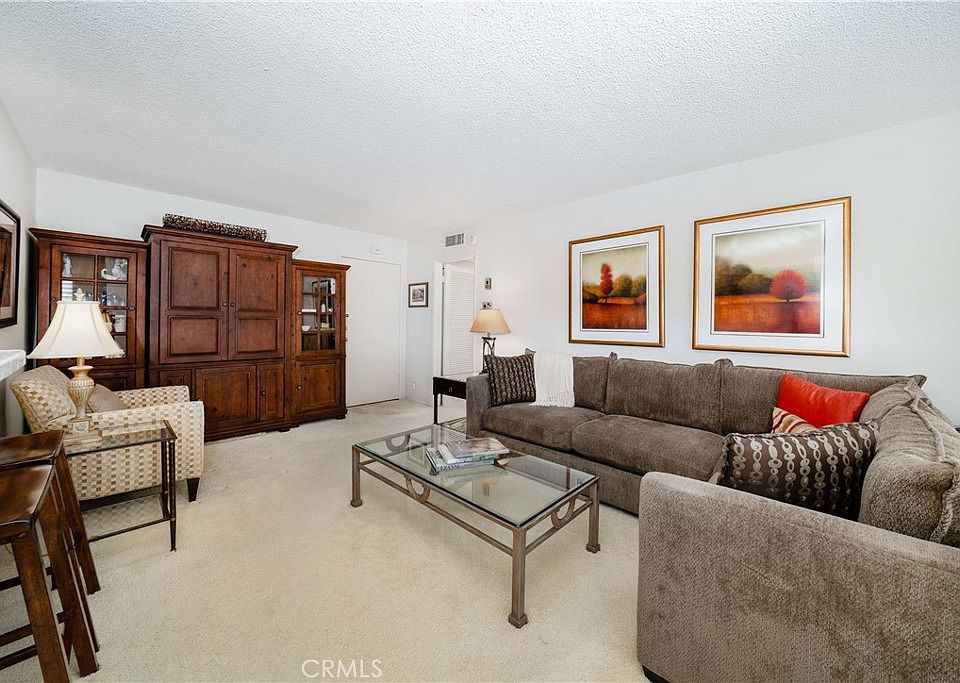 1st image of 5403 Newcastle Ave APT 10