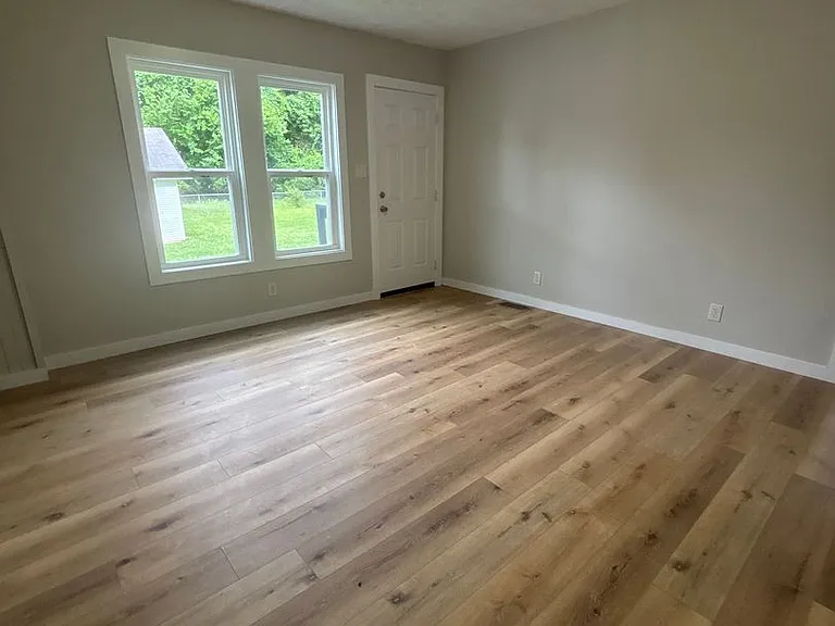 201 Arrowhead St — Photo 3