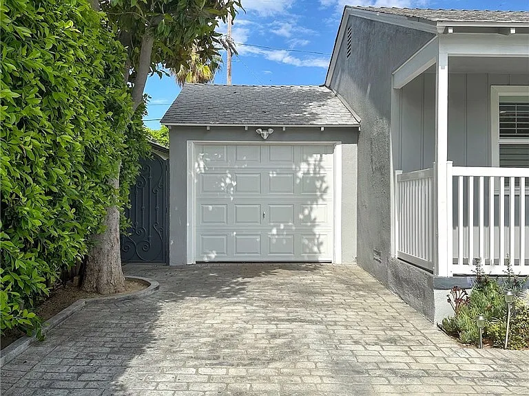 5857 Balcom Ave — Photo 27