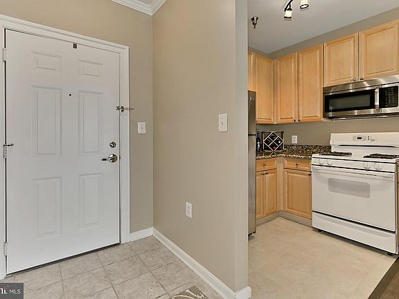 5th image of 171 Somervelle St APT 310
