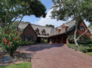 300 Spottis Woode Ct, Clearwater, FL 33756