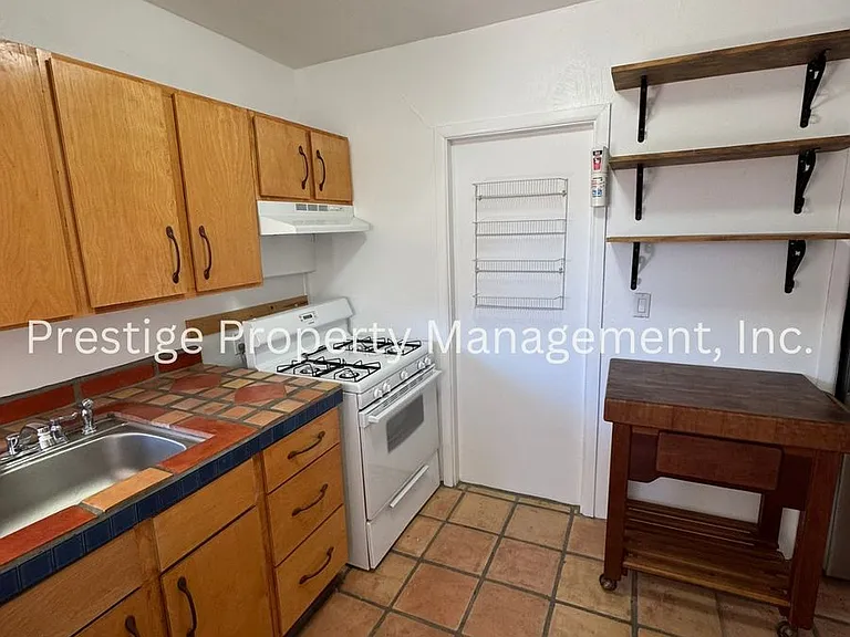 3301 E Flower St — Photo 8