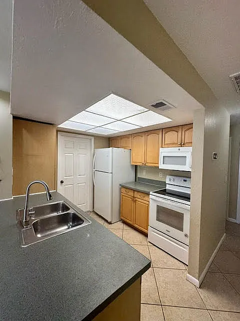 3614/3616 Southwest 7th Place - 3614 — Photo 4